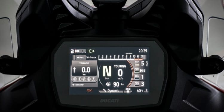 Ducati propõe painel de instrumentos com inclinação ajustável