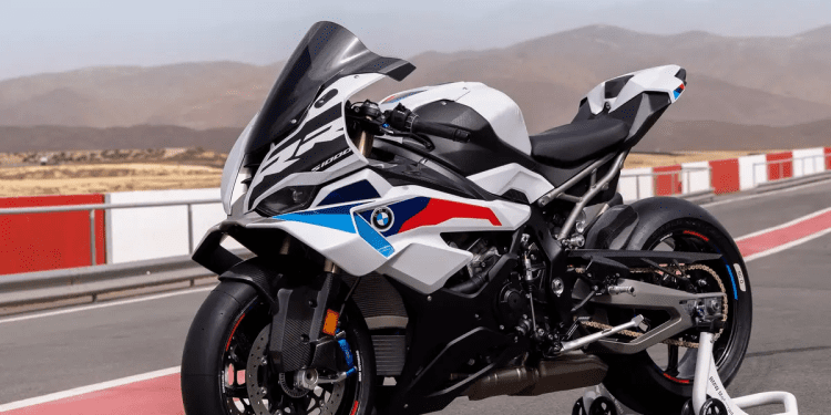 BMW S1000RR de 2025 chega ao Japão: Aerodinâmica melhoria e mais performance