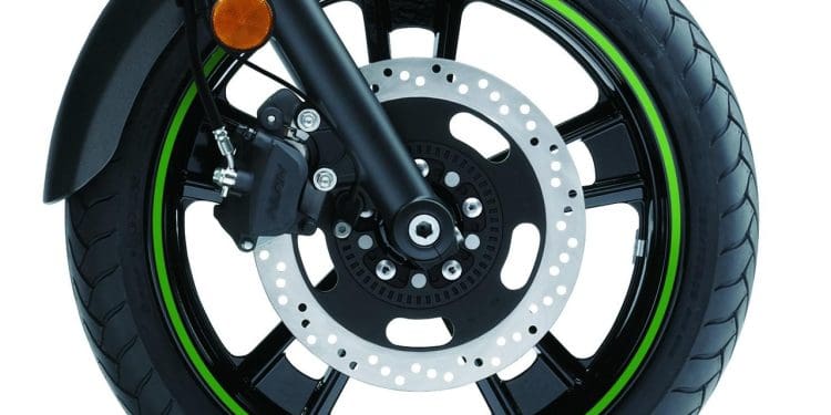 Manutenção do sistema de travagem da moto: Guia sobre como verificar tudo para a sua segurança