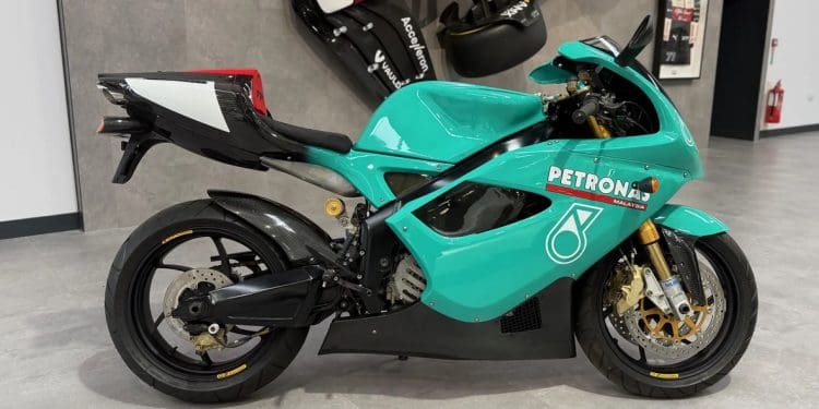 Petronas FP1: Superbike super rara, envolta em mistério que nunca teve a «sua oportunidade», em leilão