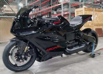 MTT celebra 25 anos da moto com motor de helicóptero em edição especial