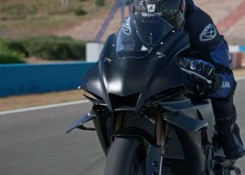 Yamaha R1 Race: Puro ADN de competição, em vídeo