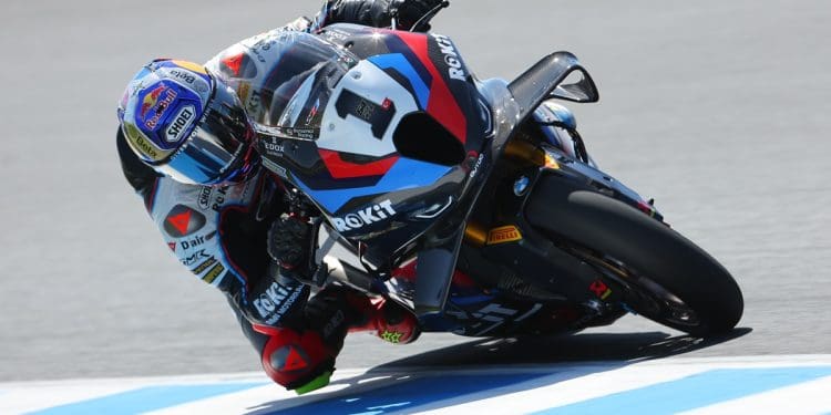Toprak Razgatlioglu «voa» para liderar o FP2 do WSBK em Portimão