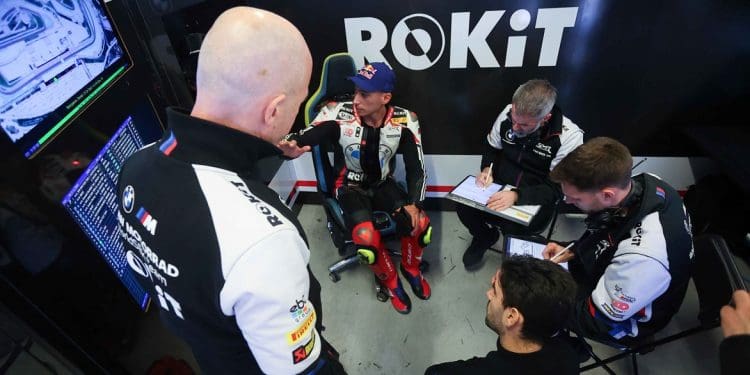 Terá a BMW dado um passo em frente? Shaun Mir vê testes do WSBK em Portimão como ‘importantes para consolidar a pré-época’