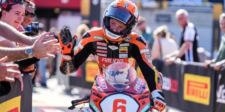 Jeffrey Buis inicia época do WSSP300 com vitória em Portimão