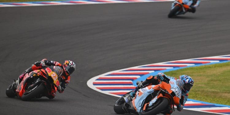 Raúl Fernández e o momento que valeu o toque e a queda de Enea Bastianini: ‘Foi um momento em que se viu quem teve mais «tomates»’