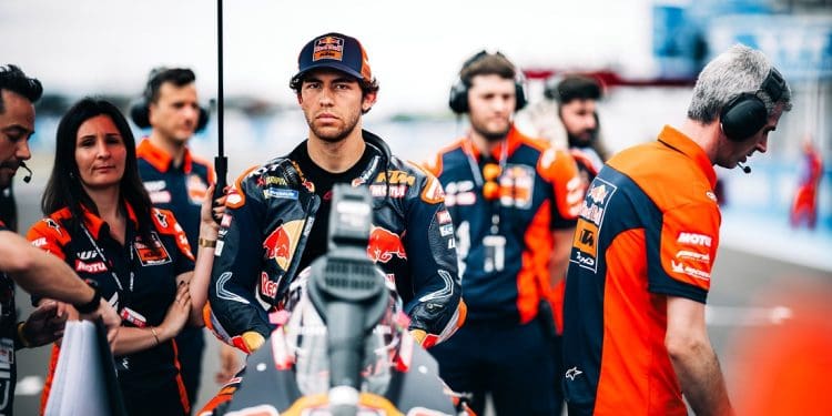 ‘Um contacto com o Raúl Fernández forçou o Enea Bastianini a cair e foi isso; Sinto que demos passos em frente’ – Nicolas Goyon