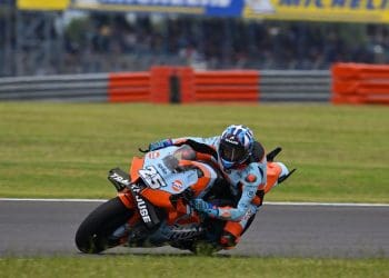 Raúl Fernández admite dificuldades de adaptação à Aprilia: ‘Preciso de tempo para entender a moto’