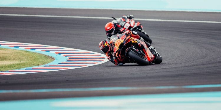 Maverick Viñales num poço de dúvidas: ‘Quando sigo outros vejo que a tração não é a melhor, mas depois vemos vídeos e fico sem saber’