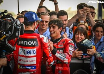 Vídeo: A primeira interação de Pecco Bagnaia com Marc Márquez após a corrida longa em Buriram, e as palavras do espanhol com o seu staff