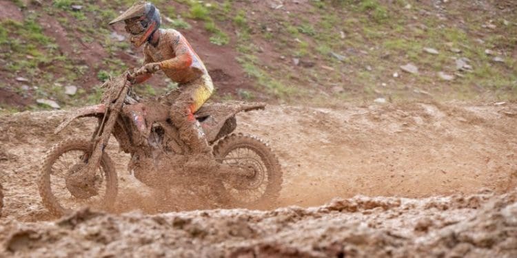 Vídeo: Os melhores momentos do MXGP e MX2 em Cózar