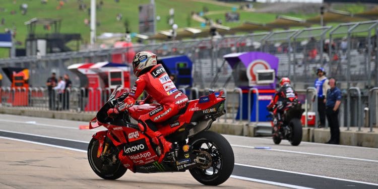 Marc Márquez assume culpa na queda: ‘Fiz o mais difícil mas cometi um erro; Talvez tenha cortado demasiado ou estivesse um pouco molhado’