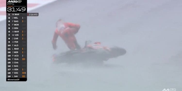 Vídeo: Marc Márquez sofreu a primeira queda como piloto Ducati