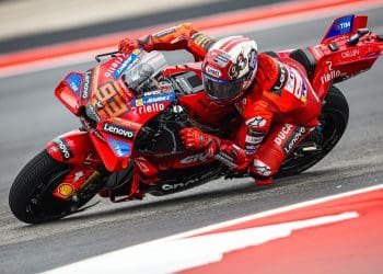 Muda o cenário, o guião é igual: Marc Márquez bateu Álex no FP2 em Austin