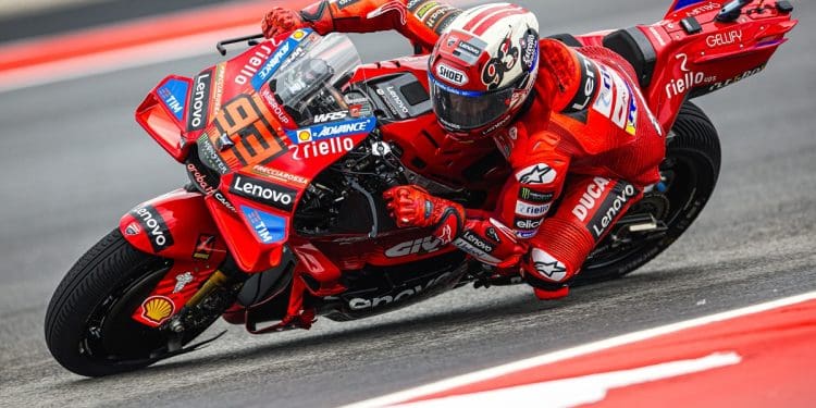 Muda o cenário, o guião é igual: Marc Márquez bateu Álex no FP2 em Austin