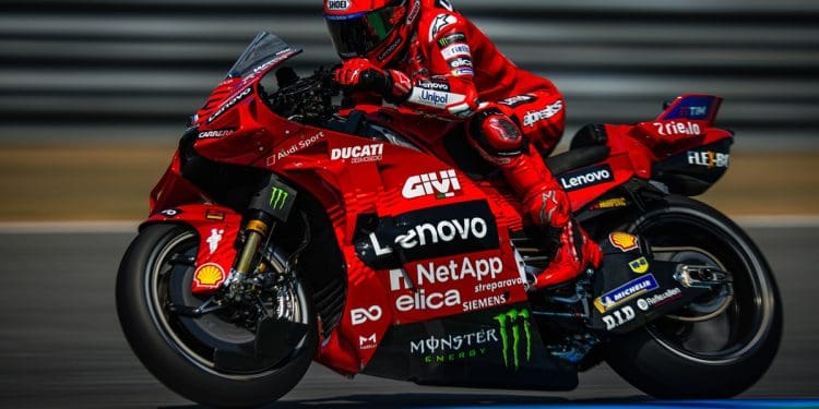 Marc Márquez com problemas de pressão do pneu: ‘Tive de ficar atrás do Álex’