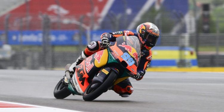 Jose Antonio Rueda faz festa no Rodeo e bate tudo e todos no Moto3