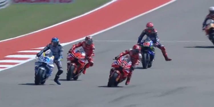 Vídeo: Pecco Bagnaia teve arranque canhão e esteve na dianteira da Sprint… por instantes, e em duas ocasiões durante a primeira volta