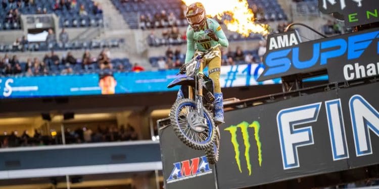 Cole Davies triunfa no AMA Supercross 250 em Seattle