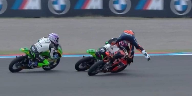 Vídeo: O assustador highside de Valentin Perrone na Argentina