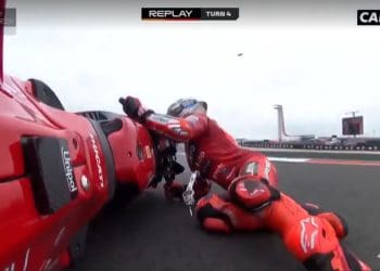 Vídeo: Desastre completo para Marc Márquez ao cair quando liderava o GP das Américas – Momento da queda completo
