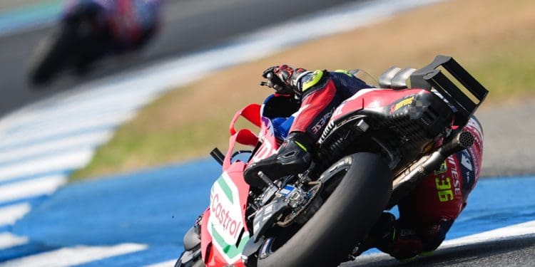 Joan Mir teve problemas com o calor da moto: ‘Nunca me estive a queimar assim’