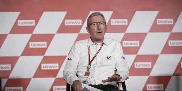 Mike Webb alega ‘preocupações de segurança’ e admite necessidade de ‘rever os regulamentos’