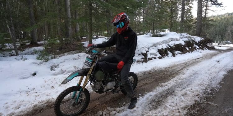 Vídeo: Um kit de turbo impresso a 3D para uma moto comprada online