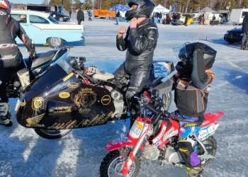 Criança de oito anos bateu recorde de velocidade com uma Honda