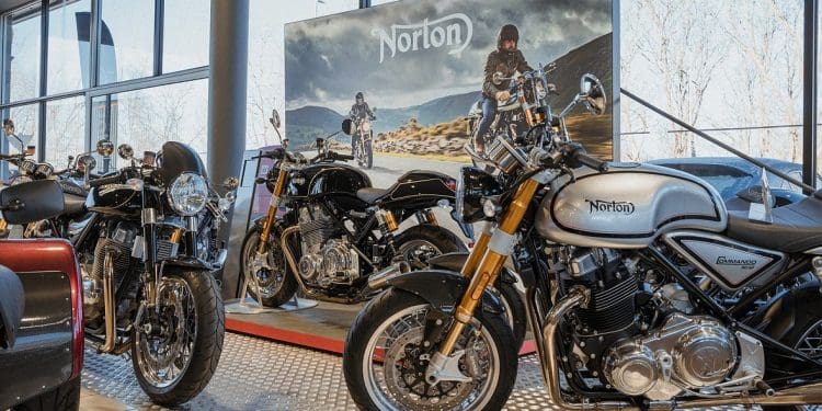 Norton expande presença em Londres com nova parceria Krazy Horse