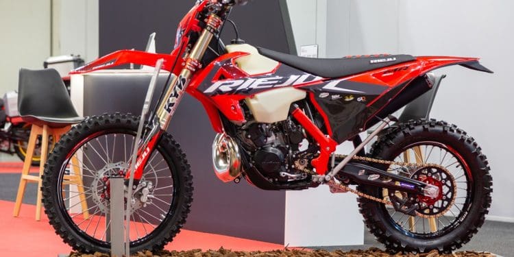 Nova moto aventureira da Rieju chega esta primavera