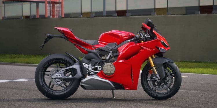 Ducati apresenta dois novos kits de carbono para a Panigale V4 S mas o valor «assusta»