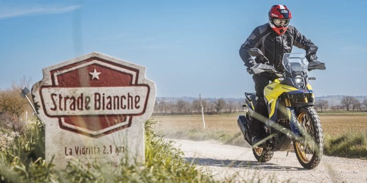 Suzuki V-Strom 800DE foi a moto oficial da Strade Bianche