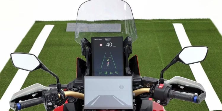 Honda desenvolve sistema ADAS baseado em câmaras para motos