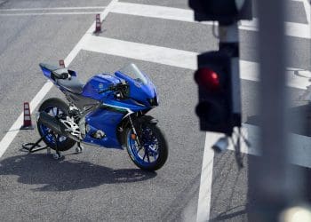 Vídeo: Yamaha R125, para a estrada e para a pista
