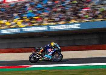 Andrea Locatelli triunfa na corrida 2 do WSBK em Assen após drama para Nicolò Bulega
