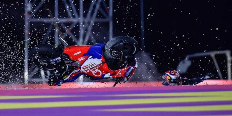 Vídeo: Recorde o arranque desastroso de Pecco Bagnaia e Jorge Martín no GP do Qatar, em 2022