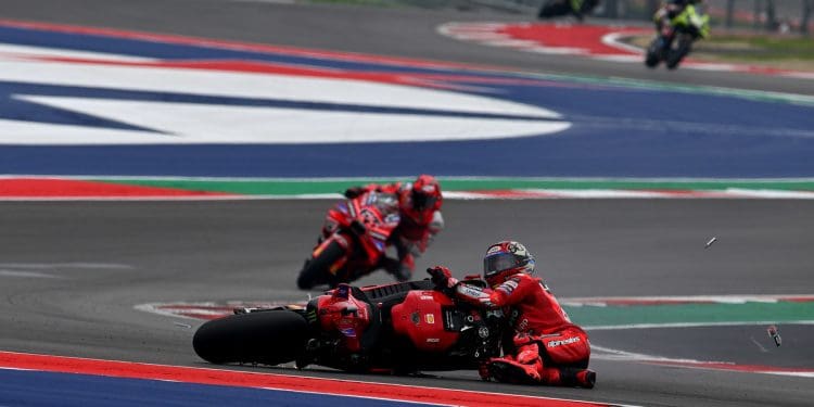 Gigi Dall’Igna acredita que queda de Marc Márquez teve origem no seu ‘excesso de confiança’, numa corrida que ‘estava a dominar’