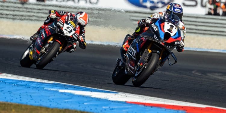 BMW determinada em manter Toprak Razgatlioglu pode oferecer contrato milionário