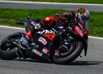Marco Bezzecchi alerta para limitações nos testes: ‘Com mais aderência a moto torna-se mais reativa, mais potente, mais tudo’
