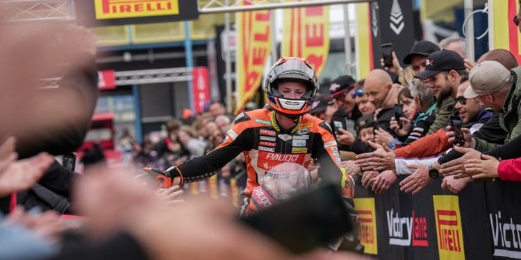 Jeffrey Buis quase perfeito em Assen venceu corrida 2 do WSSP300… por «um fio de cabelo»