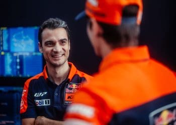 Dani Pedrosa recorda episódio assustador com Valentino Rossi: ‘Bateram-me três pedras ao mesmo tempo’
