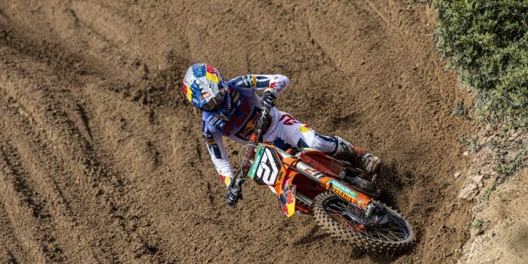 Simon Längenfelder suplantou rivais na corrida de qualificação do MX2 na Sardenha