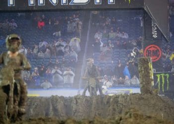 Vídeo: O resumo do AMA 450 SX em Foxborough