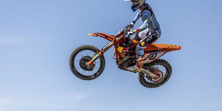 Simon Längenfelder entra a ganhar no MXGP da Suíça em MX2