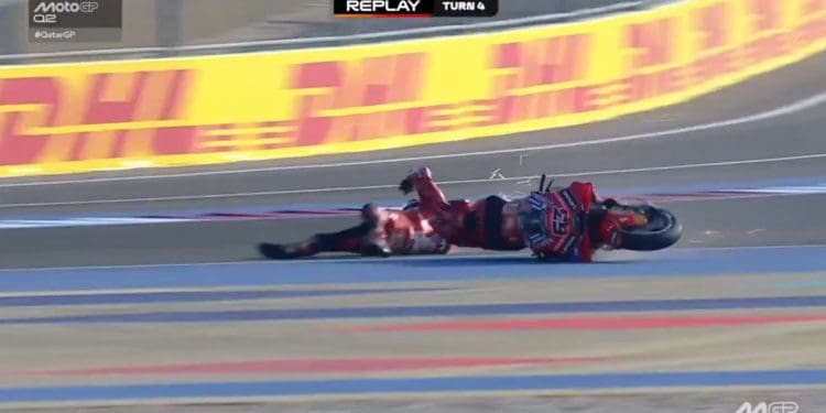 Vídeo: Queda dramática de Pecco Bagnaia na qualificação no Qatar