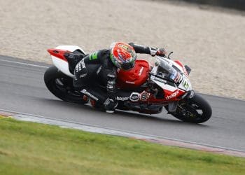 Glenn Irwin arrebatou volta recorde no segundo dia de testes do BSB em Donington Park