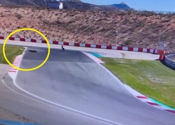 Vídeo: Fraser Rogers lesiona-se em acidente impressionante nos testes de pré-época do BSB