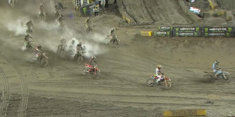 Vídeo: Os melhores momentos do AMA Supercross 250 em Foxborough