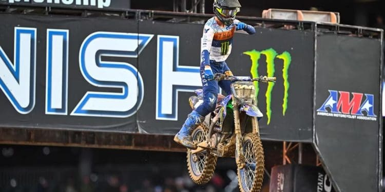 Cole Davies surpreende e vence Showdown do AMA Supercross 250 entre zona Este e Oeste